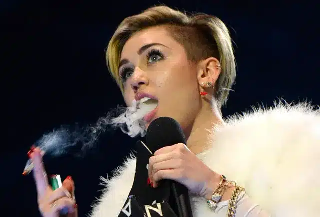 Miley Cyrus, Miley Cyrus Smoking Weed, Miley Cyrus Smoking Joint, Cannabis, Joint, Weed, Marijuana